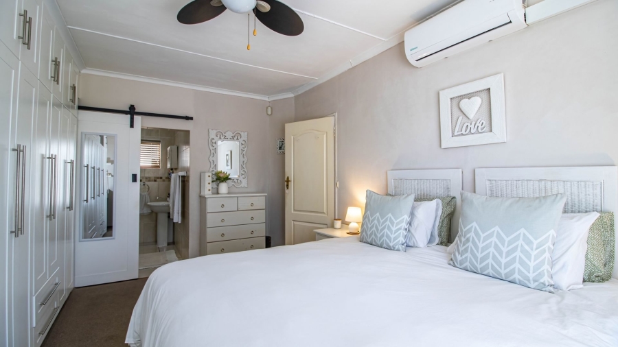 4 Bedroom Property for Sale in Beacon Bay Eastern Cape